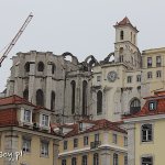 Lizbona, klasztor Karmelitów widziany z placu Praça do Rossio