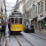 Lizbona, tramwaj nr 28 niedaleko Praça do Comércio