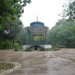 Lizbona, park Jardim da Estrela w deszczu