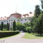 Oradea, Pałac Biskupi przy bazylice