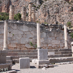 Delfy, grecka stoa