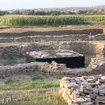 Kosowo, ruiny starożytnej Ulpiany, baptysterium obok ruin bazyliki