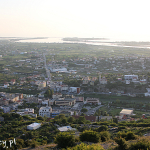 Lezha, panorama miasta widoczna z twierdzy, po prawej na dole mauzoleum Skanderberga