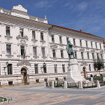 Pecz, plac i pomnik Kossutha
