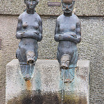 Wismar, Marktplatz, główny plac starego miasta, dawne źródło wody, figurki Nix i Nixe