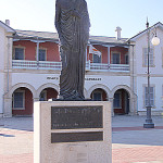 Larnaka, statua Zenona z Kitionu na nadmorskiej promenadzie