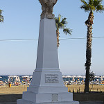 Larnaka, statua ateńskiego wodza Kimona na nadmorskiej promenadzie