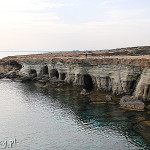 Cypr, klify nieopodal Cape Greco