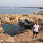 Cypr, kamienny mostek nieopodal Cape Greco