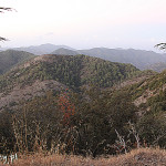 Cypr, góry Troodos, monaster Kykkos, widok na góry spod statuy Makariosa III