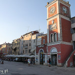 Rovinj, główny plac miejski z wieżą zegarową