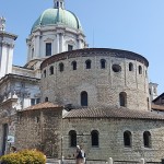 Brescia, dwie katedry na Placu Katedralnym
