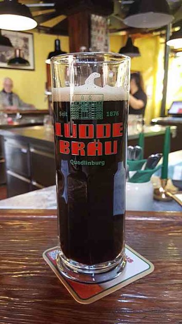 Pyszne ciemne piwo w niemieckim Quedlinburgu